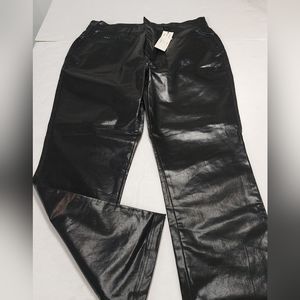 R.V.T Jeans Co. Women's Black Coated Jeans Size 18 NWT